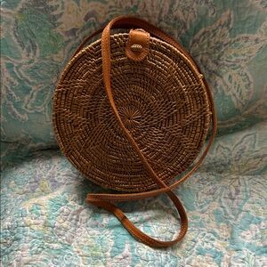 Ellen And James Absolutely Stunning Round Woven Tan Crossbody Bag